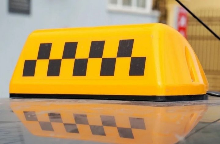 В Ташкенте мужчина оскорбил женщину-таксиста за то, что она отказалась везти 7 человек