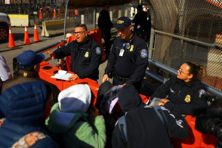 Озвучен маршрут депортации узбекских мигрантов из США