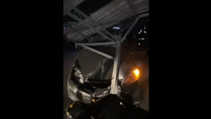 Пьяный водитель автомобиля «Lacetti» разрушил парковку в Янгихаётском районе и повредил два автомобиля