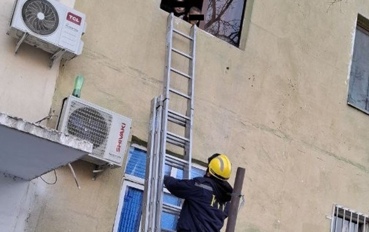 В Бухаре сотрудники МЧС спасли двух детей