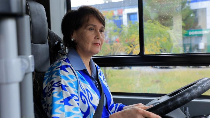 В Ташкенте женщин бесплатно научат водить автобусы