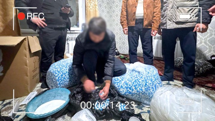 В Янгиюле мужчина организовал в своём доме склад психотропных препаратов и снабжал ими наркокурьеров