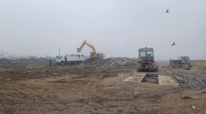 На центральном мусорном полигоне Самаркандской области проводятся работы по благоустройству и рекультивации