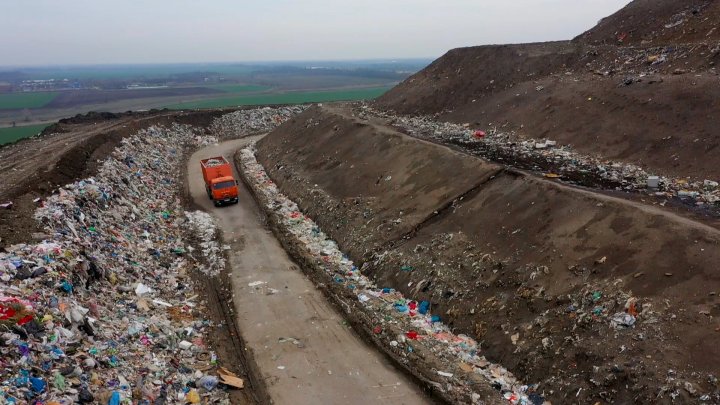 Неприятный запах из Узбекистана беспокоит жителей Кыргызстана