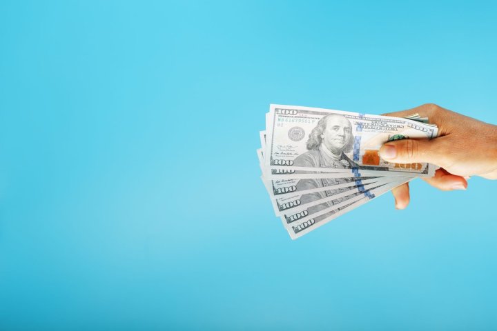 В Узбекистане продолжает расти курс доллара