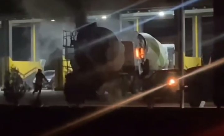 В Бухарской области на территории АГНКС загорелся грузовик «Howo»: Водитель сам справился с огнём