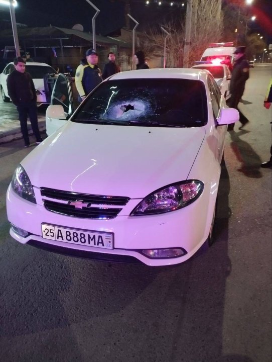 В Ташкенте неадекватный водитель автомобиля «Lacetti» давил людей - видео