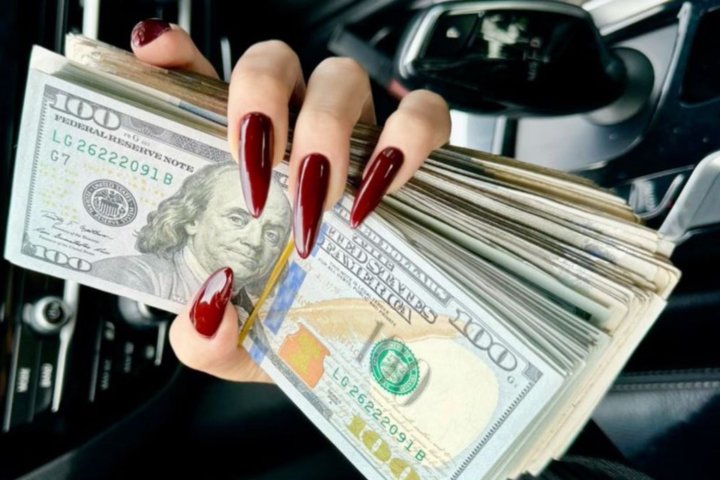 В Узбекистане продолжает падать курс доллара