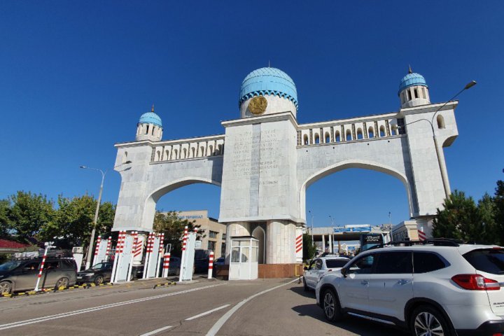 Стало известно, когда на таможенных постах Узбекистана внедрят систему «зелёного» и «красного» коридоров