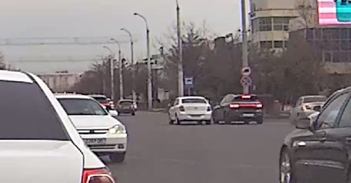 Из-за резкого манёвра китайской иномарки в Ташкенте разбили автомобиль «Nexia-2»