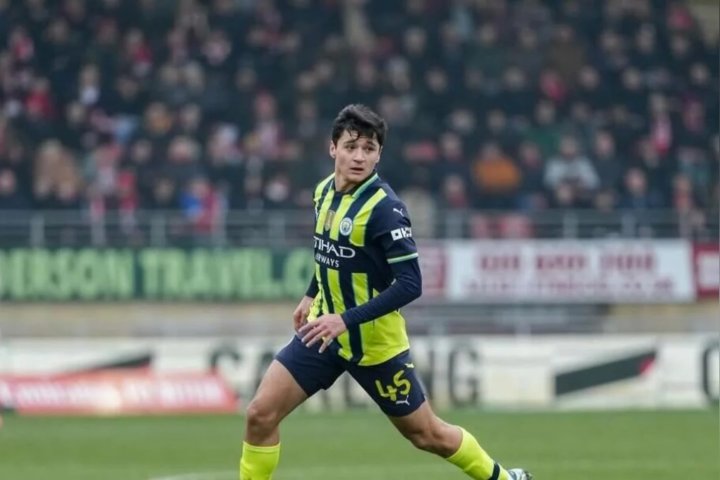 Узбекский футболист Абдукодир Хусанов лишил «Манчестер Сити» победы, забив гол в свои ворота — видео