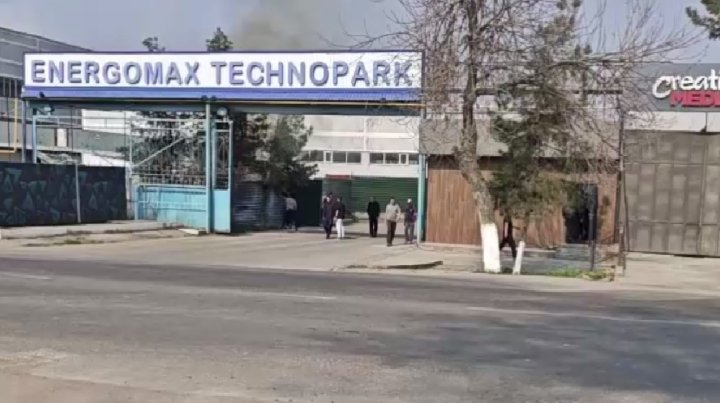 В Бектемирском районе произошёл пожар