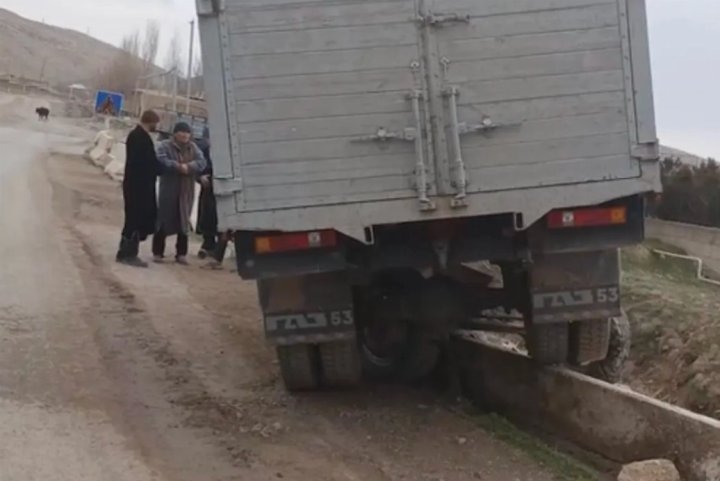 В Сурхандарье грузовик сбил насмерть 8-летнюю девочку — видео