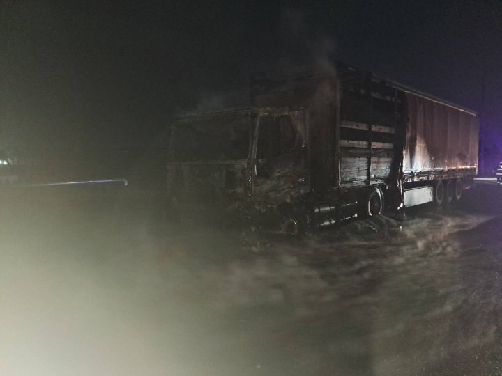 В Ангрене почти полностью сгорел грузовик «Iveco»