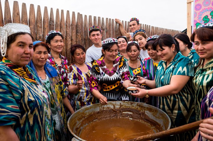 В Ташкенте сварят 40 видов сумаляка в 40 казанах
