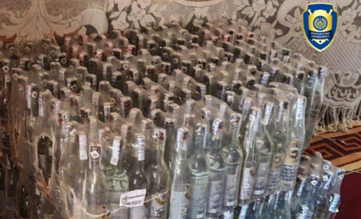 В Сурхандарье торговали самодельной водкой, опасной для здоровья человека