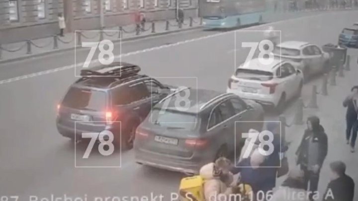 В Санкт-Петербурге избили узбекского повара и украли его авто