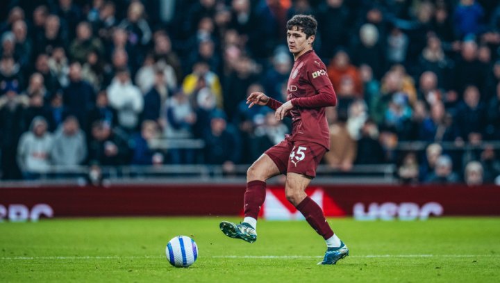 Узбекский защитник Абдукодир Хусанов стал претендентом на звание лучшего игрока «Ман Сити»