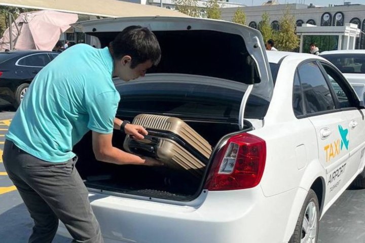 В аэропорту Ташкента появятся пульты для заказа такси