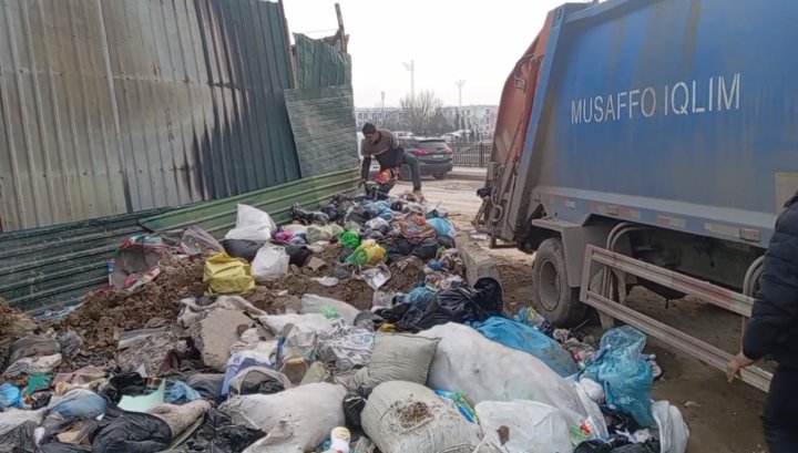 В Намангане экологи ликвидировали стихийную свалку мусора