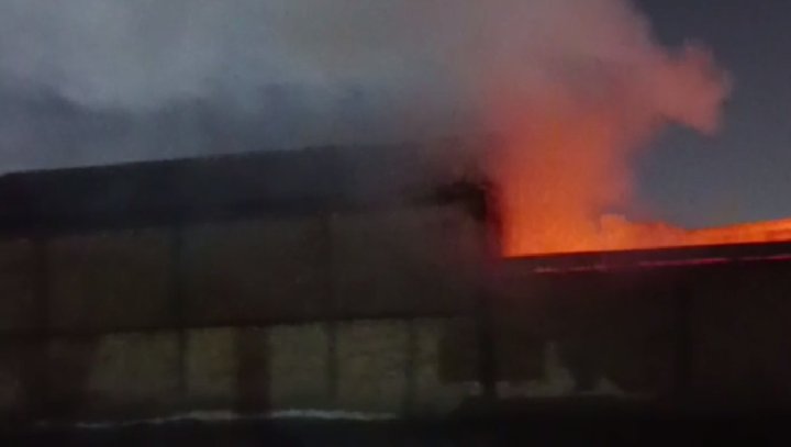 На территории одного из предприятий Бухары сжигали мусор