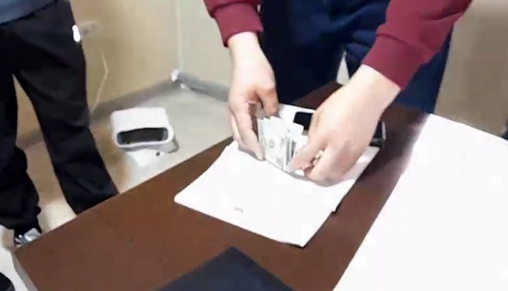 В Ташкенте мужчина дал взятку сотруднику органов внутренних дел, чтобы уйти от уголовной ответственности