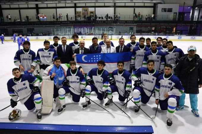 Хоккеисты из Узбекистана взяли золото на ЧМ U-18