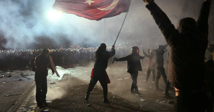 Стало известно, сколько человек были задержаны из-за протестов в Турции