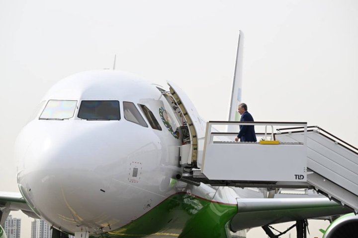 Шавкат Мирзиёев отправился в Самаркандскую область