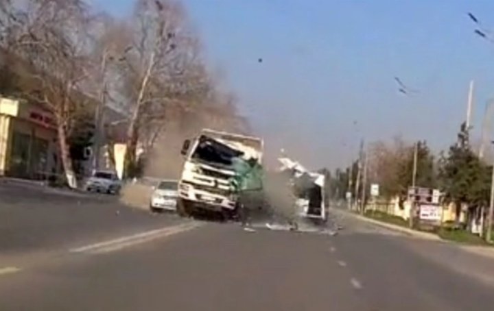 Крупное ДТП в Джизаке унесло жизни 3 человек, 13 пострадали — видео