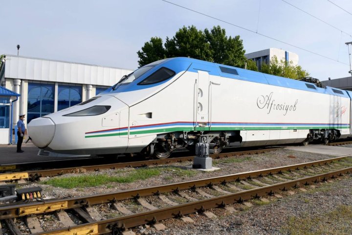 В преддверии праздников между Ташкентом и Бухарой запустят дополнительные поезда Afrosiyob