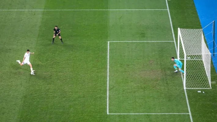 «Ладно, начну учиться»: Шомуродов с иронией ответил на критику после промаха с пенальти