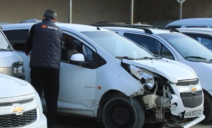 В Андижане пьяный мужчина совершил наезд на сотрудника ДПС, пытаясь скрыться с места ДТП - видео