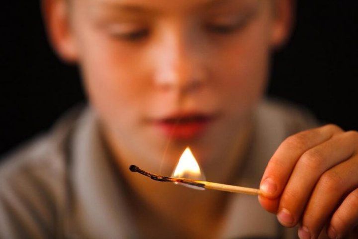В Намангане игра со спичками привела к гибели ребёнка — видео