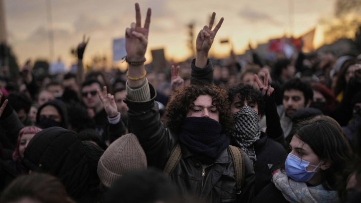 Граждан Узбекистана призвали не участвовать в протестах Турции