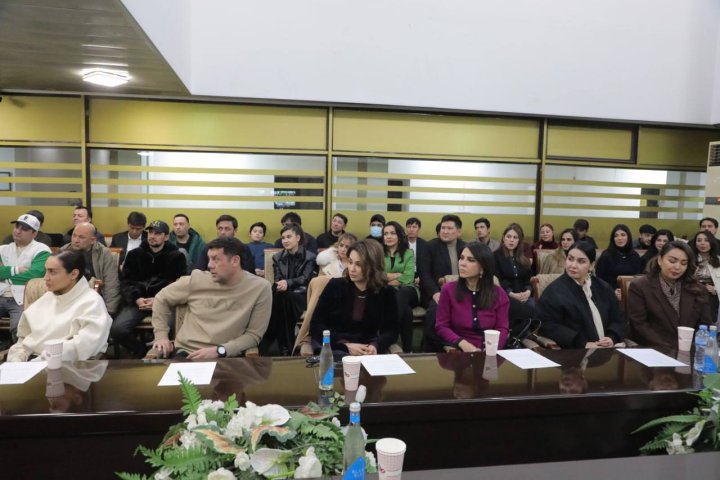 В Узбекистане артистов попросили жить скромнее