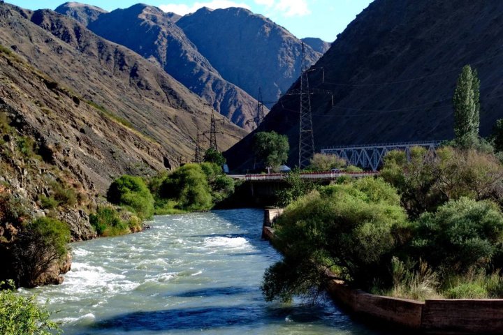 Гражданка Узбекистана попыталась переплыть реку Чу и незаконно попасть в Кыргызстан
