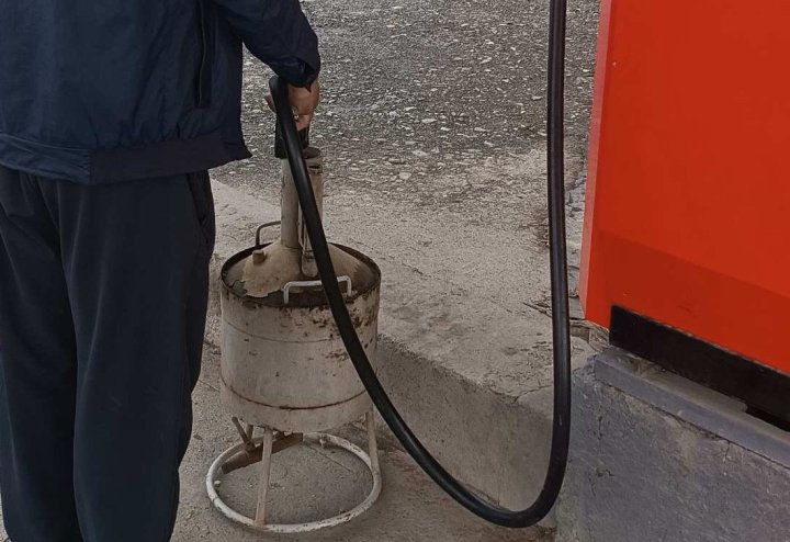 На одной из АЗС Джизакской области продавали некачественное топливо