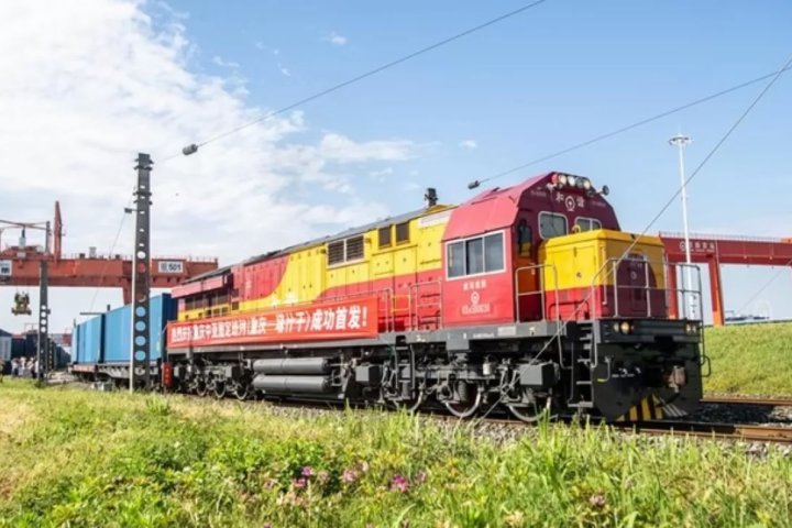 Из Чунцина в Узбекистан отправился первый регулярный грузовой поезд