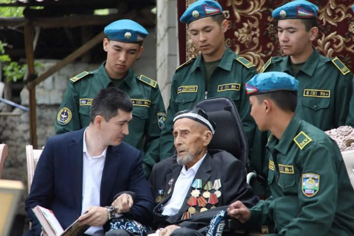 Представители Минобороны навестили 100-летнего ветерана войны в Фергане