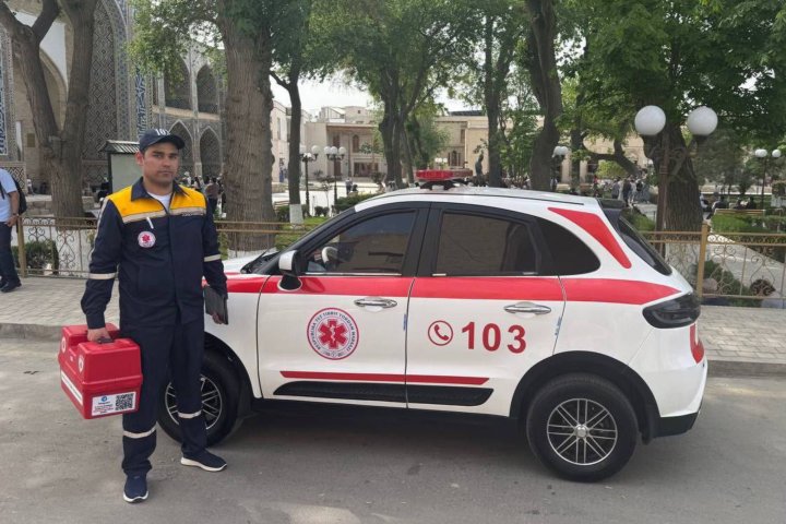 В Бухаре начали работать электромобили скорой помощи