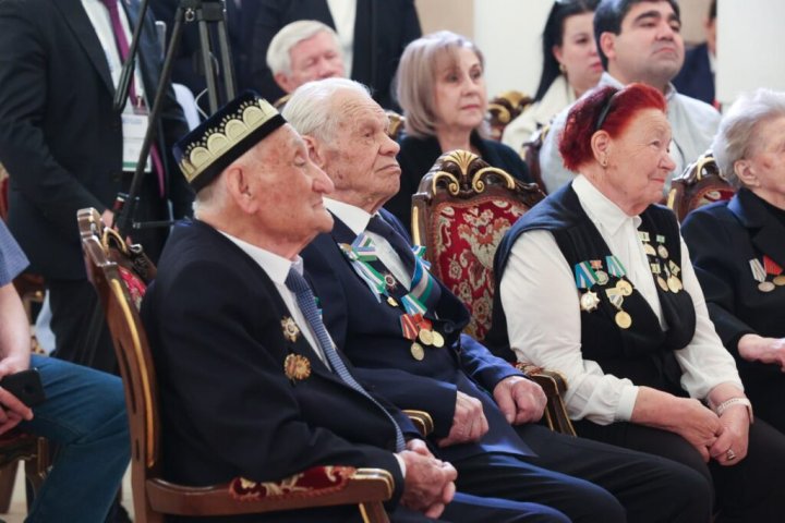 Матвиенко в Узбекистане вручила медали ветеранам ВОВ и блокадникам Ленинграда — видео