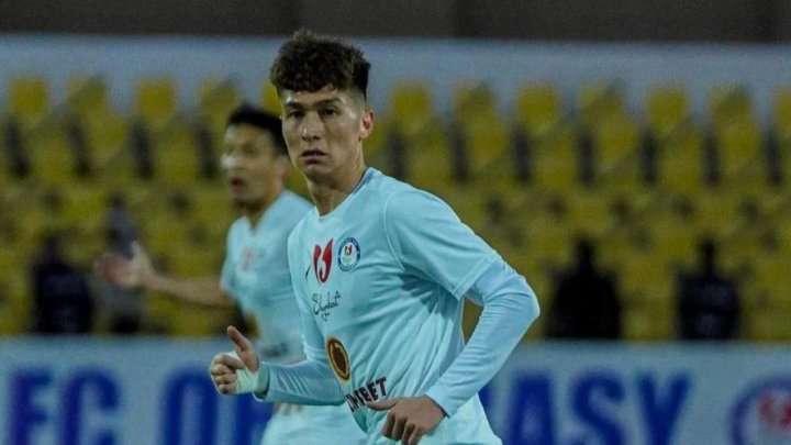 Узбекский футболист получил травму в Казахстане