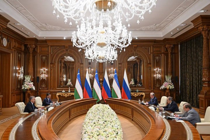 Глава МИД России Сергей Лавров отметил отсутствие надписи на русском у Вечного огня в Самарканде