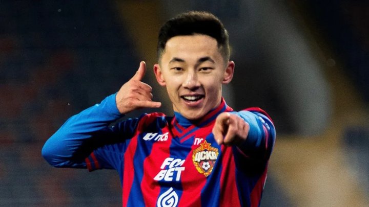 Узбекский футболист Файзуллаев не смог перейти в европейский клуб из-за ненависти покупателя к России