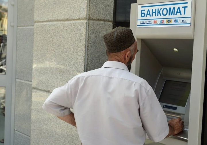 В РФ предложили следить за денежными переводами мигрантов