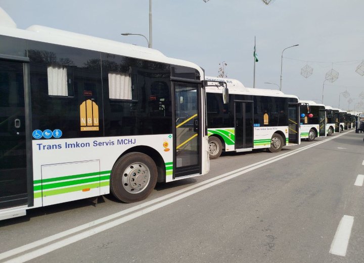 В Гулистан привезли 12 новых автобусов ZHONG TONG