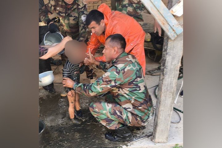 В Намангане трёхлетний мальчик упал в выгребную яму туалета