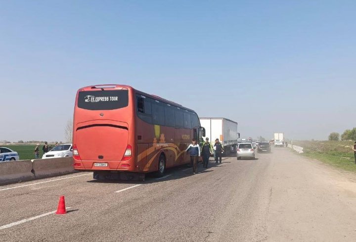 В Сырдарьинской области произошло массовое ДТП с участием туристического автобуса