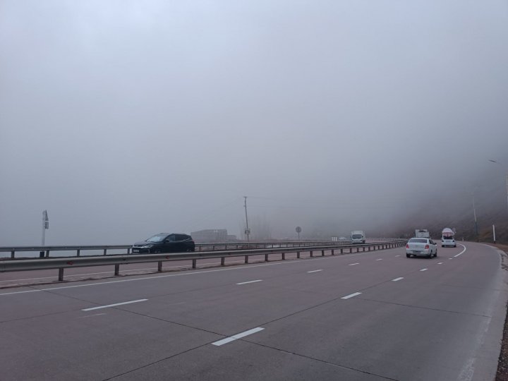 Перевал «Камчик» окутал небольшой туман